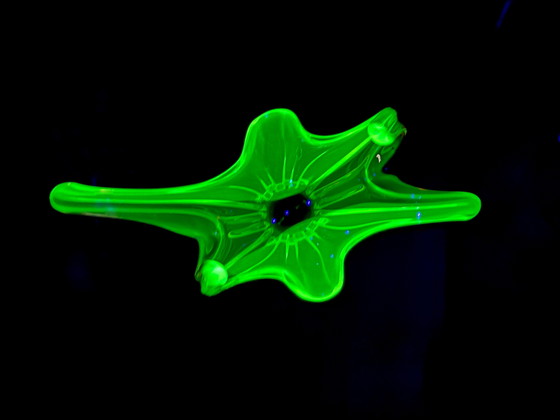 Image 1 of Grande centrotavola in vetro di Murano all'uranio di Seguso, Italia, anni '50-'60 — 50 cm