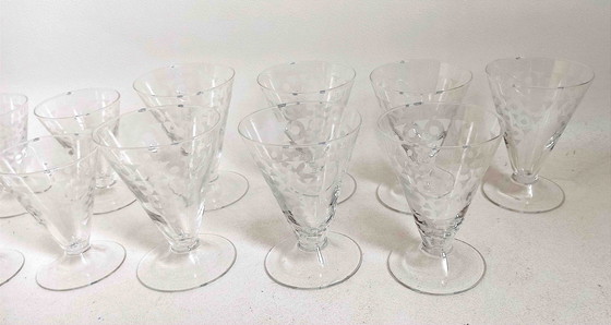 Image 1 of Set van 7 waterglazen + 8 wijnglazen uit de jaren 50