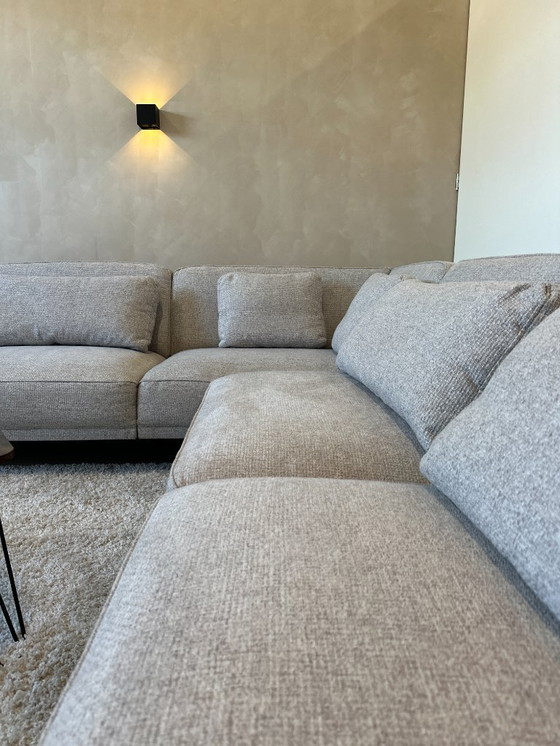 Image 1 of Lichtgrijze hoekbank 317x270cm