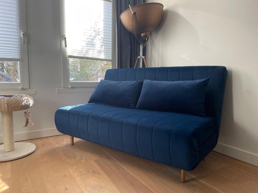 Velours fluwelen blauwe slaapbank van Made.com