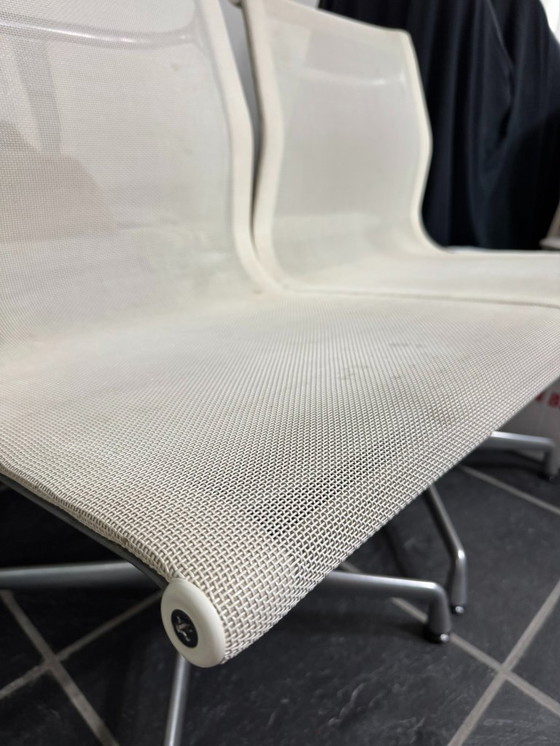 Image 1 of Vitra Eames Aluminum Chair EA 106 (set of 4) White Netweave