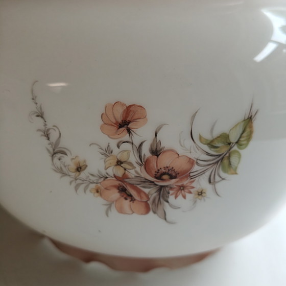 Image 1 of Lampada a sospensione vintage belga in vetro opalino con decorazioni floreali – Plafoniera in vetro rosa latte