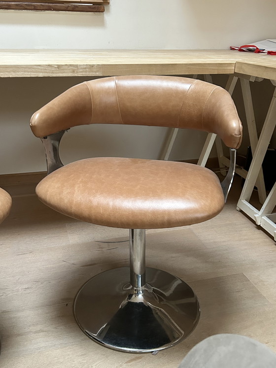 Image 1 of Herstoffeerde barstoelen