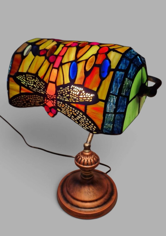 Tiffany-style Dragonfly Desk lamp. Height 38 cm. Lampshade diameter 27 cm. – Glass, Metal (photo 2 of 5)