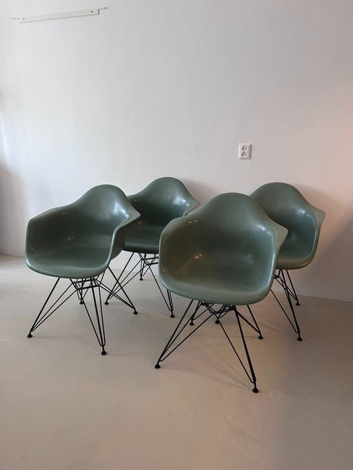 Vitra Eames DAR Fiberglas