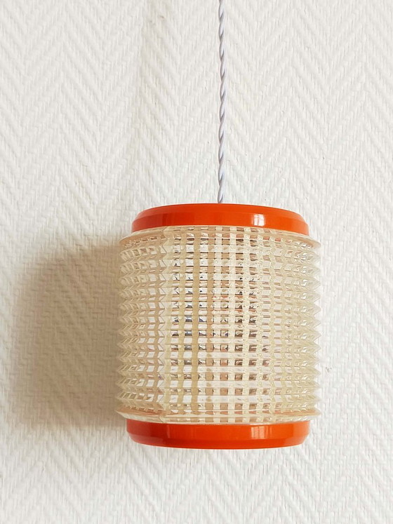 Space Age Orange Pendant Lamp 1970 – Plastic, Vintage (photo 9 of 11)