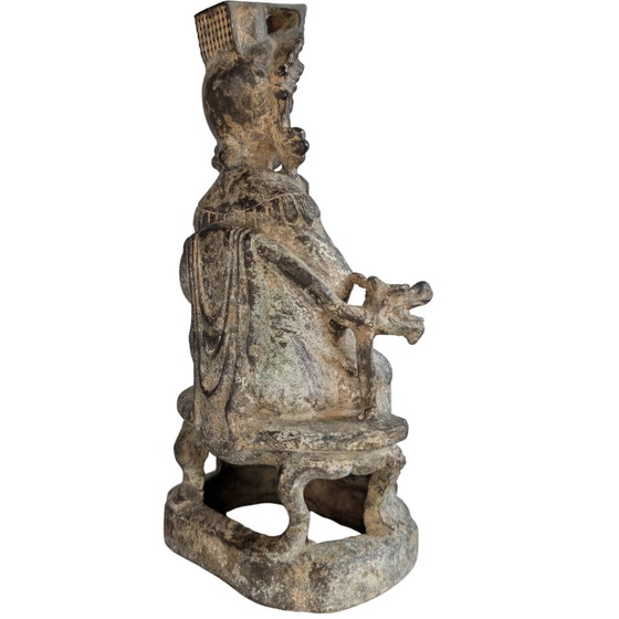 Guanyin aus vergoldeter Bronze auf Drachenthron, 18./19. Jh. – Bildhauerei (photo 4 of 10)