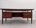 Iconica scrivania in teak di metà secolo, progettata da Tijsseling per Hulmefa negli anni '60.