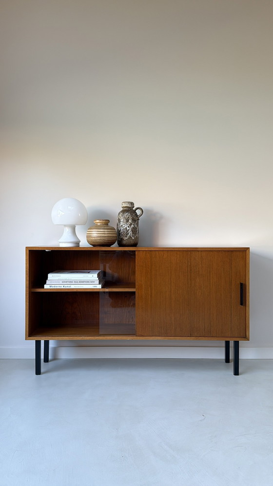 Image 1 of Credenza vintage in legno con ante scorrevoli