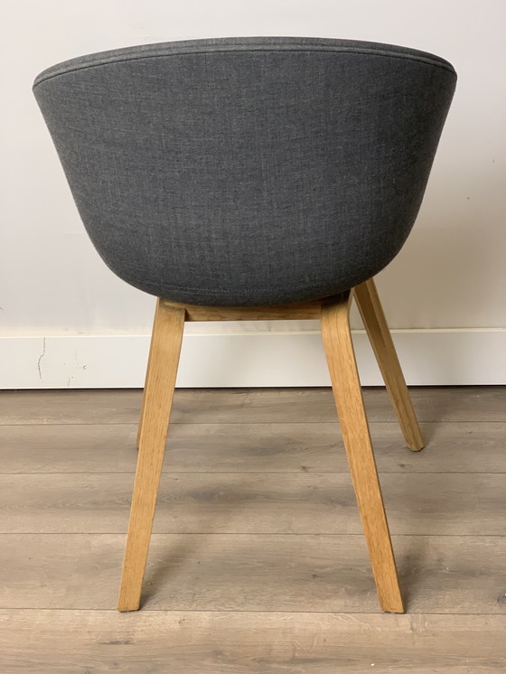 Image 1 of Fieno su una sedia AAC23