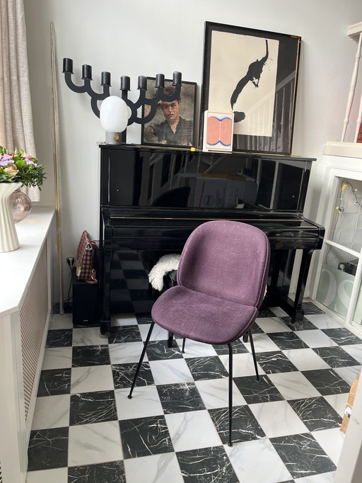 4 sillas Gubi Beetle