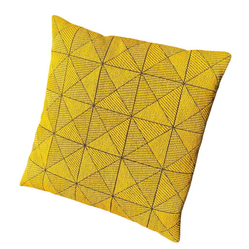 1x Muuto Tile wollen kussen; mosterdgeel