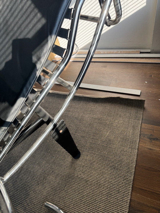 Repliche LC4 Corbusier & Eileen Gray, Chaise longue, Vetro, Pelle, Nero (foto 6 di 9)