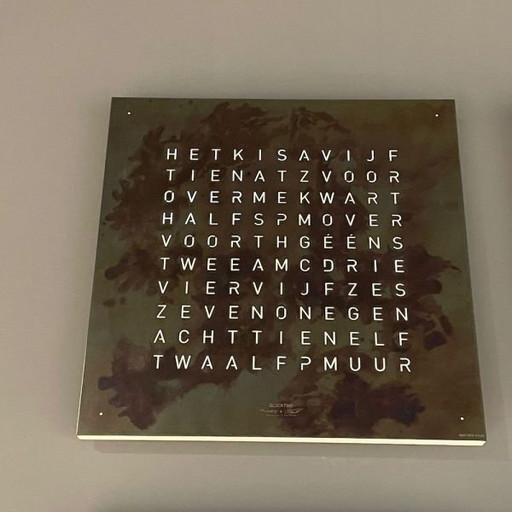 Qlocktwo Classic Earth klok