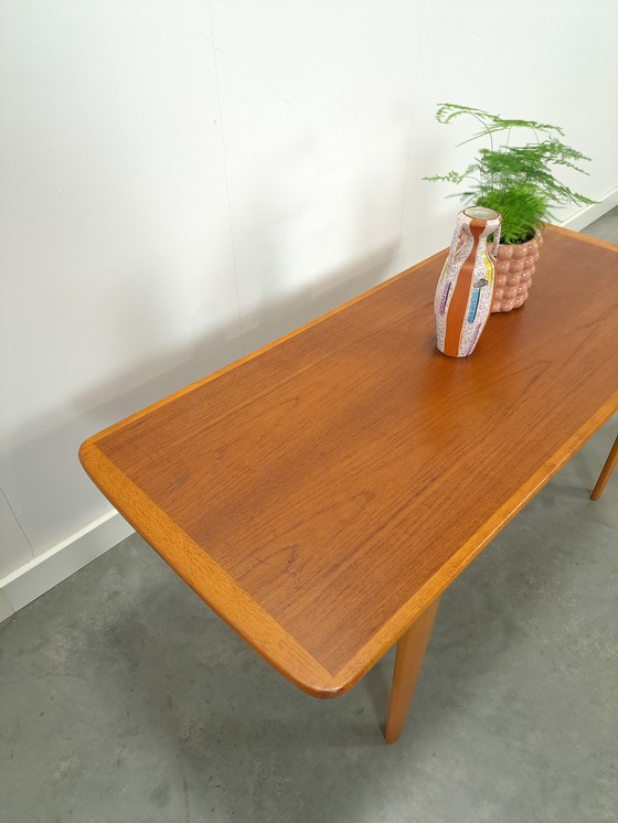 Image 1 of Table basse en placage de Suède Vintage