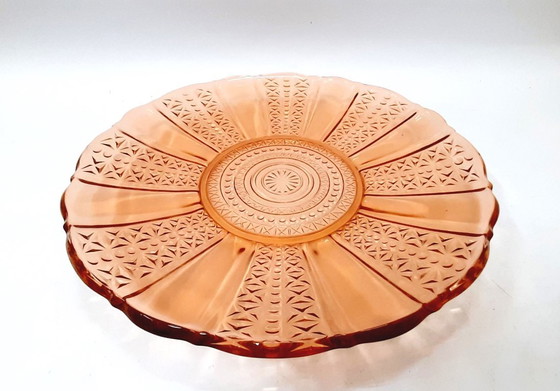 Image 1 of Assiette à gâteau ornée en verre ambré vintage