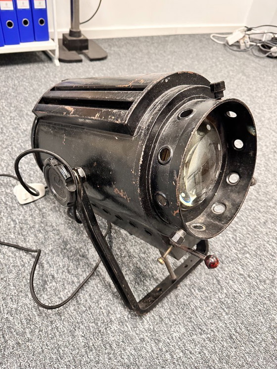 Image 1 of Scheinwerfer für ein altes Industrietheater