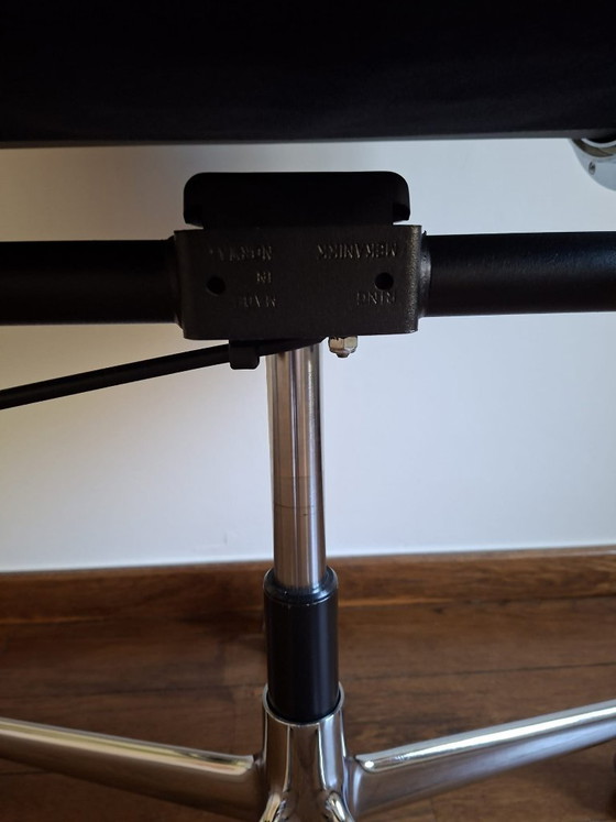 Image 1 of Poltrona Vitra Soft Pad EA 219 in pelle marrone castagna