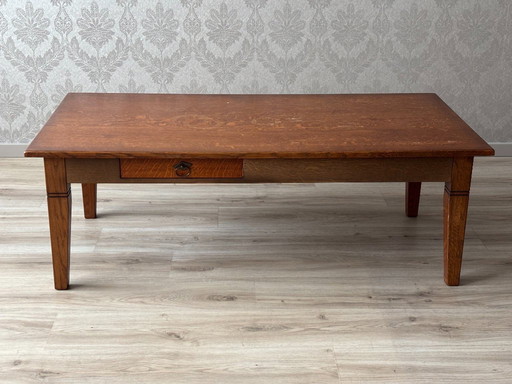 Couchtisch aus Eiche im Bannink-Stil mit Kirschbaum-Optik - Klassisch und stilvoll