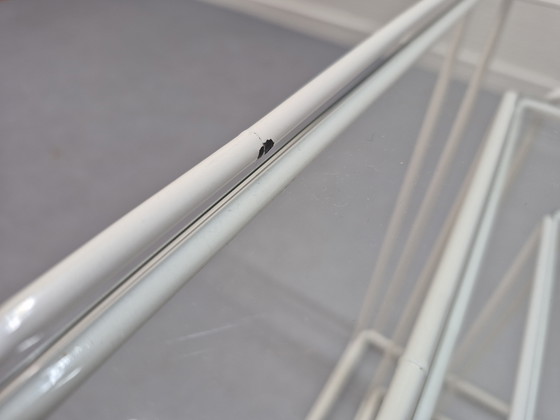 Image 1 of Tavolino Max Sauze. Tavolino da caffè vintage 'Isocele' bianco.