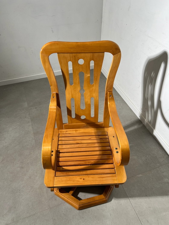 Fauteuil à bascule pivotant en bois vintage américain – Rocking chairs (photo 5 of 5)