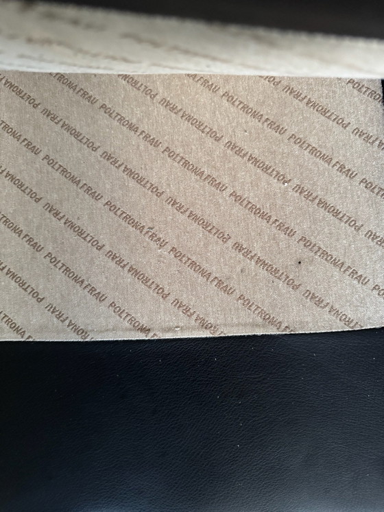 Poltrona Frau „Socrate“ / „Socrate Large“, 3er-Set Premium Ledermöbel (Schwarz), 2 Sitzer Sofas, Holz (Foto 5 von 5)