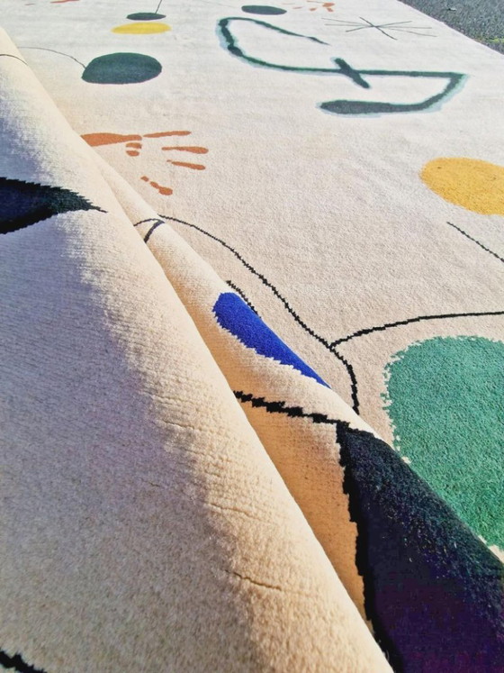 Alfombra "Mujer en la noche" de Joan Miró – Lana de seda anudada a mano sobre algodón (200x300cm) – Wool (photo 7 of 10)