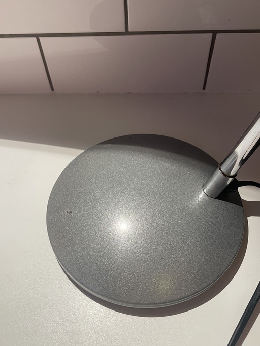 Lámpara Aluminor France. Lámpara de escritorio de diseño francés. Lámpara industrial.