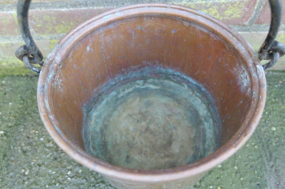 Vintage Copper Kettle with Iron Handle – Decorative Objects (photo 6 of 11)