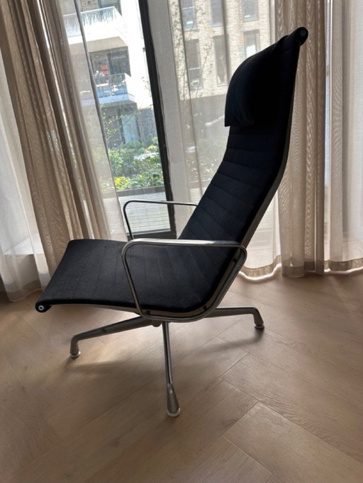 Taburete Herman Miller EA 124, de Charles y Ray Eames
