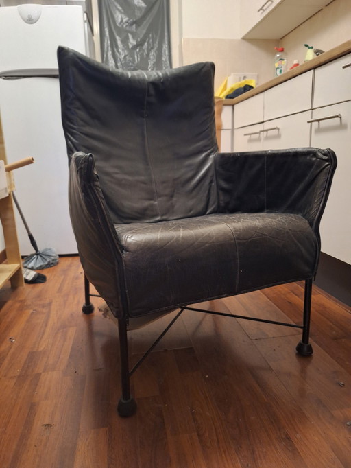 Sillón de diseño Montis Chaplin, cuero negro vintage / proyecto