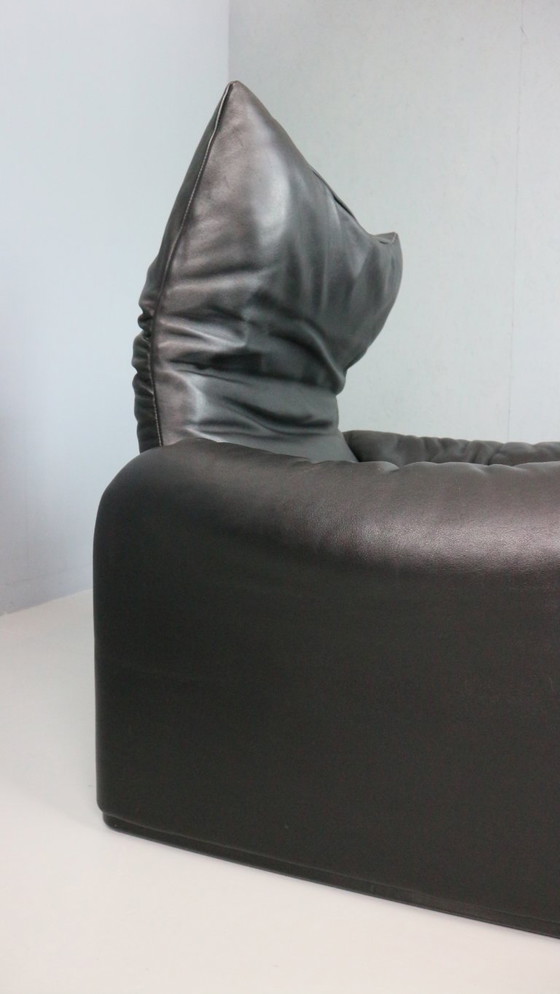 Image 1 of Vico Magistretti Maralunga - Sedia da salotto in pelle nera per Cassina, anni '80