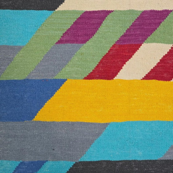 Handgeweven wollen wandtapijt van Bridget Riley Nataraja | Op Art | Wol op katoen | 96,4 × 68,9 inch (photo 9 of 9)