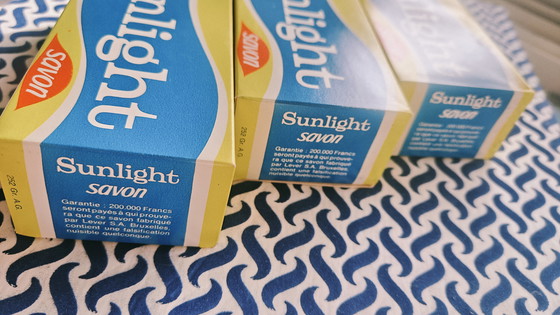 Image 1 of UNIQUE COLLECTOR’S ITEM: Originele Sunlight Transportdoos jaren '50 – VOL!  (50 Dozen-100 zepen) – Lever N.V. Brussel