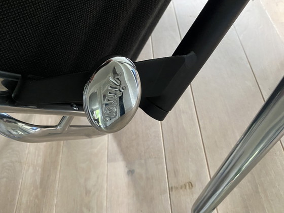Vitra AE 124 Lounge Chair + AE 125 Footstool – Chairs and lounge chairs, Textile, Aluminium (photo 3 of 6)