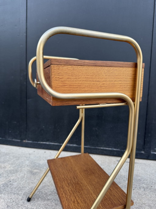 Nachtkastje in Scandinavische stijl uit de jaren 60.