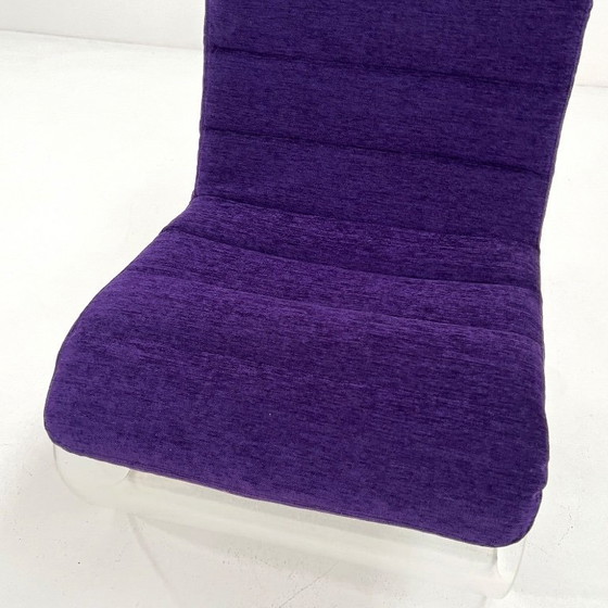 Image 1 of Fauteuil lounge de style futuriste en plexiglas avec coussin violet, années 1970