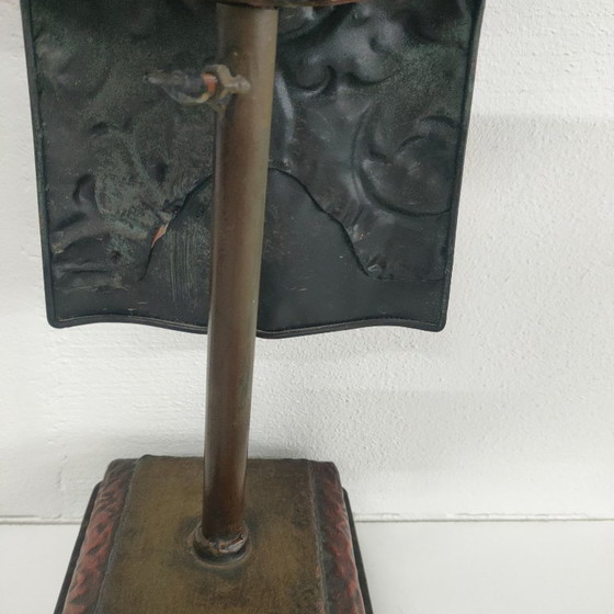 Image 1 of Statue décorative, cape ou robe en étain/cuivre