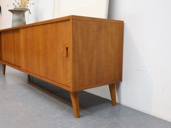 Image 1 of Buffet vintage en placage de teck avec pieds inclinés
