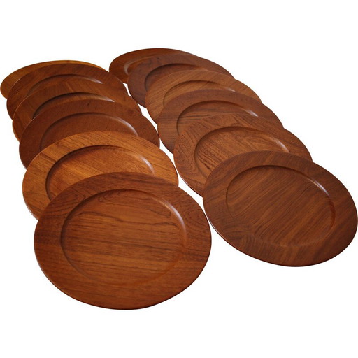 Ensemble de 12 assiettes vintage en teck massif par Wiggers, Danemark années 1960