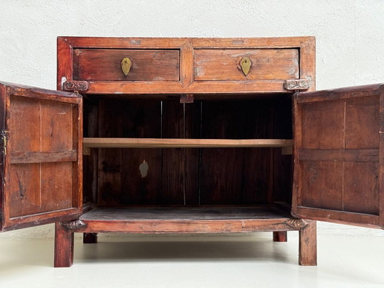Image 1 of Commode traditionnelle chinoise | XIXe siècle | Bois d'orme