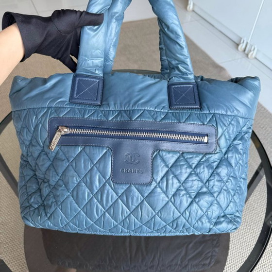 Image 1 of Borsa tote Chanel Coco Cocoon in nylon trapuntato, blu, n. 13