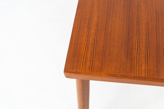 Image 1 of Table de salle à manger à rallonge de Henning Kjaernulf pour Vejle Møbelfabrik (Danemark, années 1960).