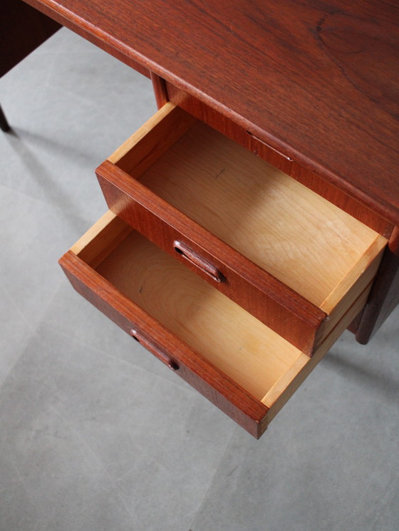 Image 1 of Scrivania danese vintage in teak