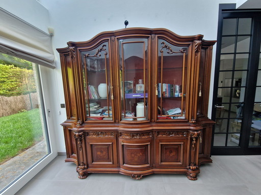 Beautiful Showcase Cabinet