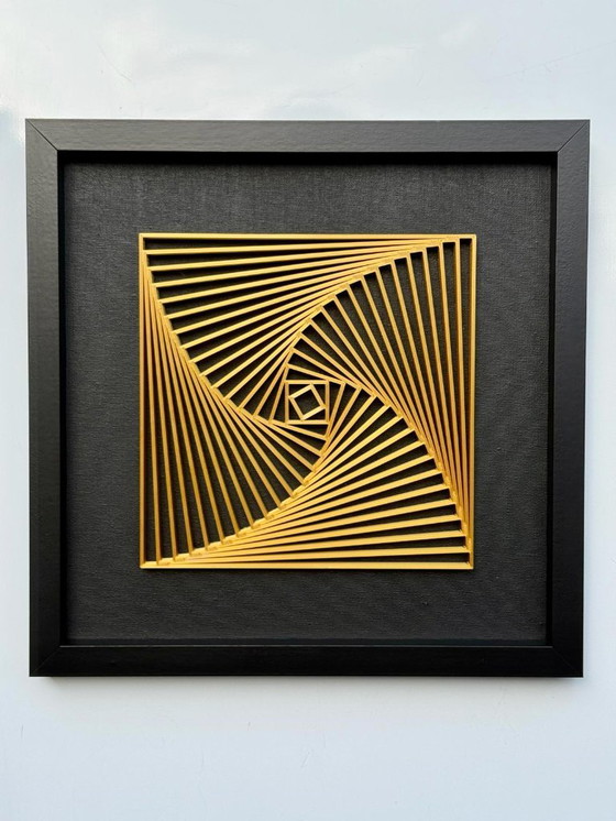 Image 1 of 3D-gedrucktes geometrisches Spiralkunstwerk – Seiden-PLA auf Leinwand – Gerahmte, limitierte Auflage (2026)