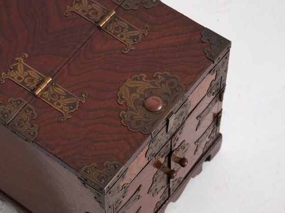 Antica scatola da toeletta con specchio in legno di zelkova – Corea, 1900 circa – Tolette, Glass, Brass (photo 12 of 40)