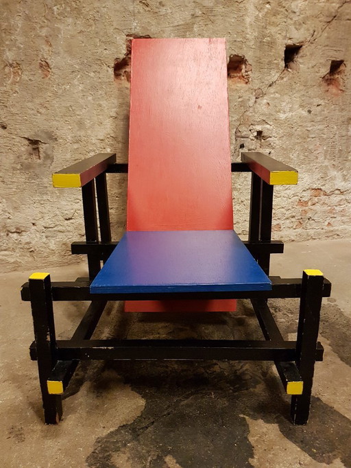 Sedia in stile Gerrit Rietveld