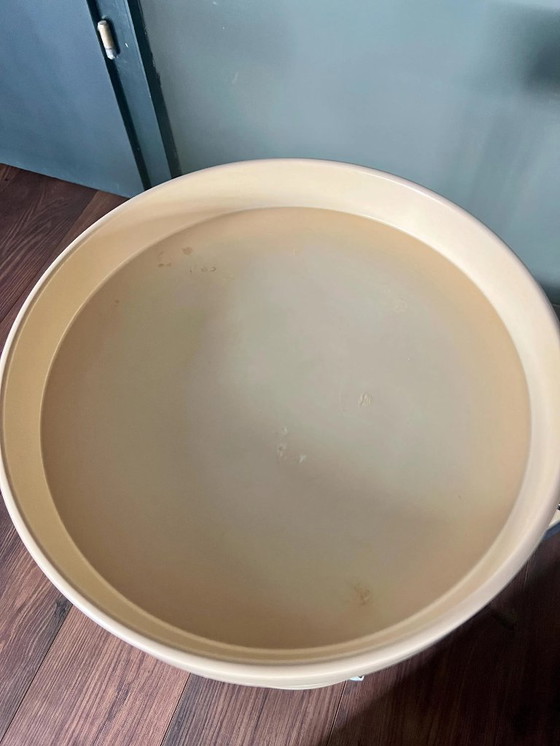 Image 1 of Original runder Space Age Servierwagen aus den 1970er Jahren auf vier Rollen, aus Chrom und massivem Holz mit Kunststoffüberzug.