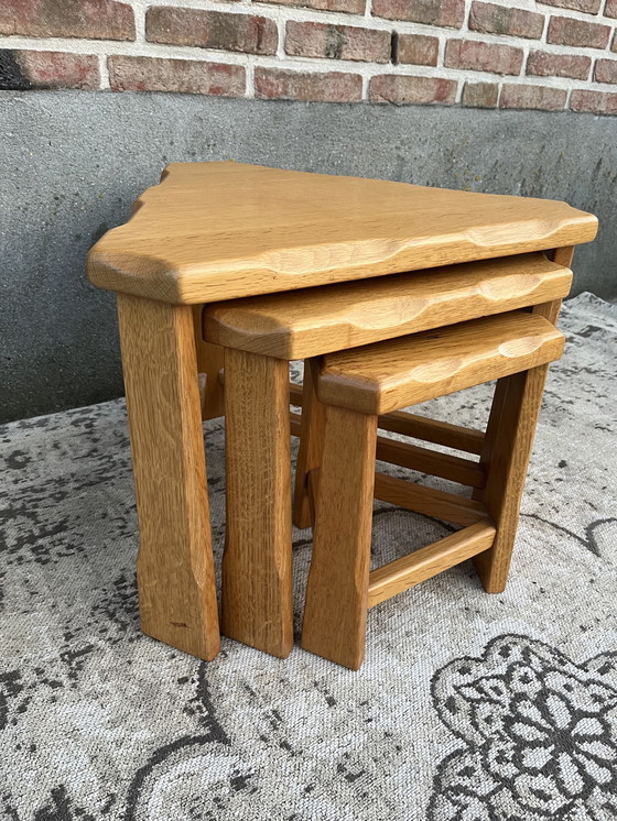Image 1 of Mini set de tables gigognes en chêne clair vintage brutaliste